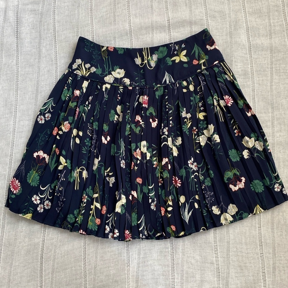 Ann Taylor Loft NWOT floral pleated mini skirt.
